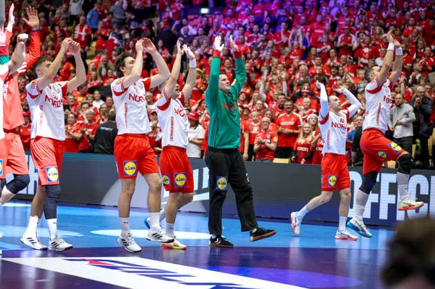 30.01.2026, Handball, Men s EHF EURO 2026, Dänemark - Island, Jyske Bank Boxen in Herning, Dänemark, Semi Finals: Dänemark zieht durch den Sieg gegen Island ins Finale ein. Abschlussjubel, Siegerjubel Dänemark. Dänemark