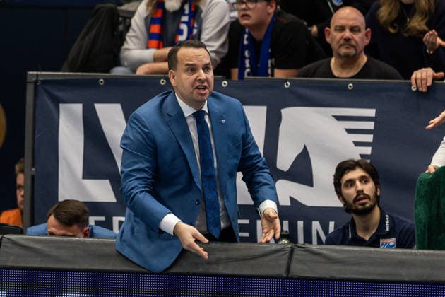 GER, easy-Credit Basketball-Bundesliga, Syntainics MBC - EWE Baskets Oldenburg. 30.01.2026, Stadthalle, Weißenfels, GER, easy-Credit Basketball-Bundesliga, Syntainics MBC - EWE Baskets Oldenburg. Martin Geissler, Geschäftsführer Syntainics MBC ist sauer Â Foto Alexander Trienitz Weißenfels Stadthalle Sachsen-Anhalt Deutschland