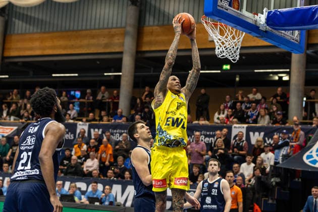 GER, easy-Credit Basketball-Bundesliga, Syntainics MBC - EWE Baskets Oldenburg. 30.01.2026, Stadthalle, Weißenfels, GER, easy-Credit Basketball-Bundesliga, Syntainics MBC - EWE Baskets Oldenburg. Michale Kyser (EWE Baskets Oldenburg 12) Â Foto Alexander Trienitz Weißenfels Stadthalle Sachsen-Anhalt Deutschland