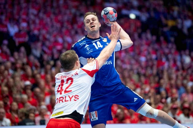 EHF Euro 2026: Denmark - Iceland Iceland s Omar Ingi Magnusson in action with Denmark s Thomas Arnoldsen during the EHF Euro 2026 semifinal match between Denmark and Iceland at Jyske Bank Boxen in Herning, Friday, January 30, 2026. (Photo: Bo Amstrup Ritzau Scanpix) , Herning Denmark Mors Copyright: BoxAmrstrupx xRitzauxScanpix BoxAmstrupx spdk20260130-223956-L