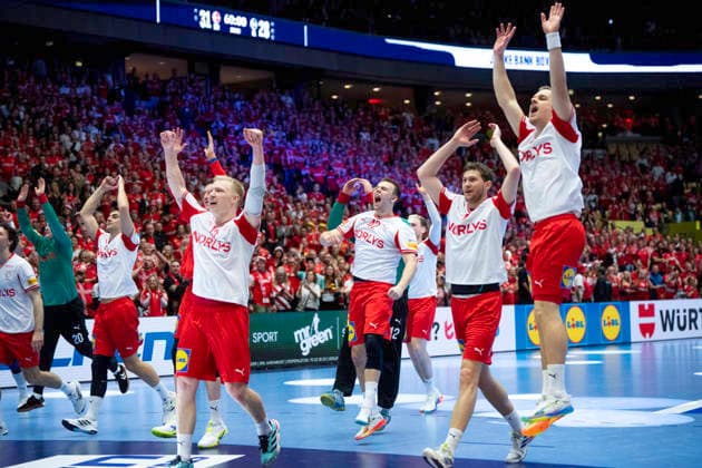 EHF Euro 2026: Denmark - Iceland Denmark s players celebrate the victory with the fans after the EHF Euro 2026 semifinal match between Denmark and Iceland at Jyske Bank Boxen in Herning, Friday, January 30, 2026. (Photo: Bo Amstrup Ritzau Scanpix) , Herning Denmark Mors Copyright: BoxAmrstrupx xRitzauxScanpix BoxAmstrupx spdk20260130-222554-L
