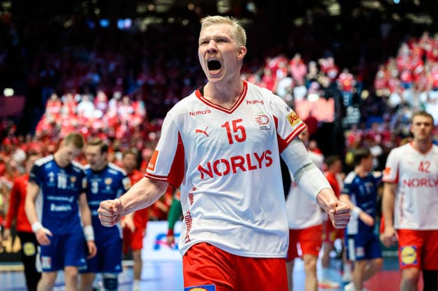 Herning: Handball EM 2026 - Halbfinale - Daenemark - Island Daenemarks Magnus Saugstrup Jensen Jubel Freude Emotion Herning Jyske Bank Boxen Daenemark