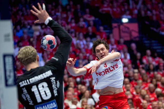 EHF Euro 2026: Denmark - Iceland Denmark s Niclas Kirkeloekke in action with Iceland s goalkeeper Viktor Hallgrimsson during the EHF Euro 2026 semifinal match between Denmark and Iceland at Jyske Bank Boxen in Herning, Friday, January 30, 2026. (Photo: Bo Amstrup Ritzau Scanpix) , Herning Denmark Mors Copyright: BoxAmrstrupx xRitzauxScanpix BoxAmstrupx spdk20260130-233912-L