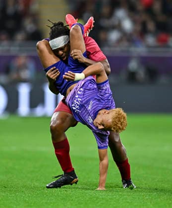 MATCH FOR HOPE QATAR 2026 CHARITY SOCCER MATCH Bilal Fadili (top) of Team Chunkz and Olajide Olayinka Williams of Team Aboflah in action during the Match for Hope charity soccer match at Ahmad Bin Ali Stadium in Al Rayyan, Qatar, on January 30, 2026. DOHA Qatar Copyright: xNOUSHADx