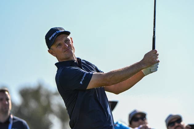 LA JOLLA, CA - JANUARY 30: Justin Rose (GBR) watches his tee shot on 18 (SC) during the second round of the Farmers Insurance Open on January 30, 2026, at Torrey Pines Golf Course, La Jolla, California. (Photo by Ken Murray Icon Sportswire) GOLF: JAN 30 PGA, Golf Herren Farmers Insurance Open EDITORIAL USE ONLY Icon2601300492