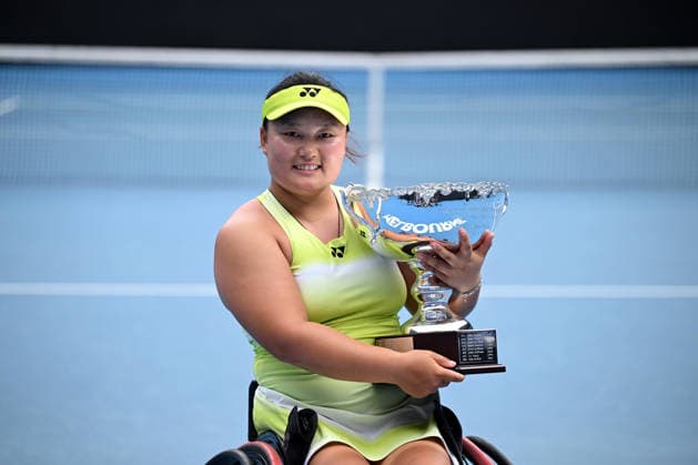TENNIS AUSTRALIAN OPEN, Xiaohui Li of China poses with the trophy following her win in the women™s wheelchair singles final over Diede De Groot of the Netherlands on day 14 of the 2026 Australian Open tennis tournament at Melbourne Park in Melbourne, Saturday, January 31, 2026. ( NO ARCHIVING MELBOURNE VICTORIA AUSTRALIA  Copyright: xJAMESxROSSx 20260131172585381461
