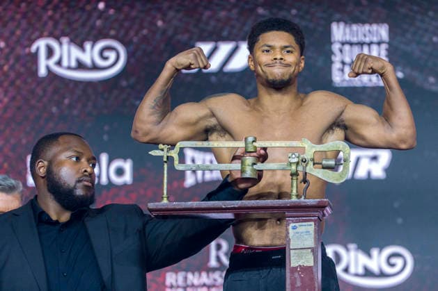 Boxen, Teofimo Lopez - Shakur Stevenson, Wiegetermin Boxer Shakur Stevenson poses while being weighed on the scale in New York, USA, 30 January 2026. Teofimo Lopez and Stevenson weighed in at 139.6 pounds and 138.6 pounds, respectively, during the weigh-in prior to their bout this Saturday at Madison Square Garden for the World Boxing Organization WBO super lightweight title. Teófimo and Shakur weigh in before their super lightweight title fight in New York ACHTUNG: NUR REDAKTIONELLE NUTZUNG  Copyright: xAngelxColmenaresx AME9912 20260130-55019234661_1 Teófimo and Shakur weigh in before their super lightweight title fight in New York !ACHTUNG: NUR REDAKTIONELLE NUTZUNG!  Copyright: xIMAGO AngelxColmenaresx imago images 0846518305 20260130-55019234661_1