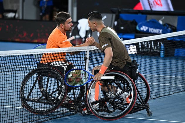 TENNIS AUSTRALIAN OPEN, Tokito Oda of Japan meets at the net with Martin de la Puente of Spain after winning the men™s wheelchair singles final on day 14 of the 2026 Australian Open tennis tournament at Melbourne Park in Melbourne, Saturday, January 31, 2026. ( NO ARCHIVING MELBOURNE VICTORIA AUSTRALIA  Copyright: xJAMESxROSSx 20260131190771652966