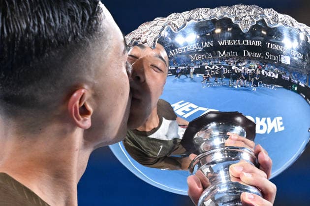 TENNIS AUSTRALIAN OPEN, Tokito Oda of Japan kisses the trophy after winning the men™s wheelchair singles final against Martin de la Puente of Spain on day 14 of the 2026 Australian Open tennis tournament at Melbourne Park in Melbourne, Saturday, January 31, 2026. ( NO ARCHIVING MELBOURNE VICTORIA AUSTRALIA  Copyright: xJAMESxROSSx 20260131168922932314