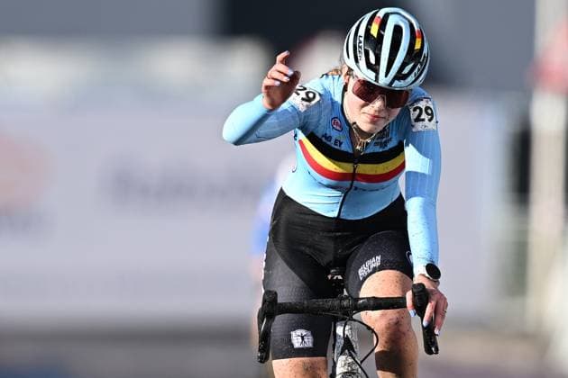 Belgian Liese Geuens crosses the finish line as 15th in the junior women race at the UCI Cyclocross World Championships, on Saturday 31 January 2026, in Hulst, The Netherlands. DAVIDxPINTENS  x160010902x