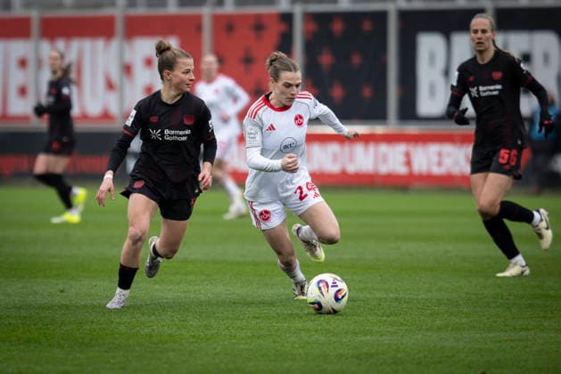 Frauen Fußball-Bundesliga; Bayer 04 Leverkusen - 1. FC Nürnberg, 31.01.2026 Kristin Kögel (Bayer 04 Leverkusen, 11), Nastassja Lein (1. FC Nürnberg, 24) ; Bayer 04 Leverkusen - 1. FC Nürnberg an Spieltag 16 der Google Pixel Frauen-Bundesliga am 31.01.2026 im Ulrich-Haberland-Stadion in Leverkusen (Nordrhein-Westfalen). DFL REGULATIONS PROHIBIT ANY USE OF PHOTOGRAPHS AS IMAGE SEQUENCES AND OR QUASI-VIDEO. Copyright: xBEAUTIFULxSPORTS AxelxKohringx