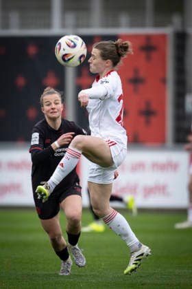 Frauen Fußball-Bundesliga; Bayer 04 Leverkusen - 1. FC Nürnberg, 31.01.2026 Kristin Kögel (Bayer 04 Leverkusen, 11), Nastassja Lein (1. FC Nürnberg, 24) ; Bayer 04 Leverkusen - 1. FC Nürnberg an Spieltag 16 der Google Pixel Frauen-Bundesliga am 31.01.2026 im Ulrich-Haberland-Stadion in Leverkusen (Nordrhein-Westfalen). DFL REGULATIONS PROHIBIT ANY USE OF PHOTOGRAPHS AS IMAGE SEQUENCES AND OR QUASI-VIDEO. Copyright: xBEAUTIFULxSPORTS AxelxKohringx