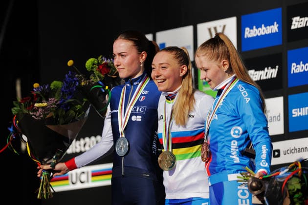 2026 UCI Cyclo-cross World Championships Picture by Alex Whitehead SWpix.com - 30 01 2026 - Cycling - 2026 UCI Cyclo-cross World Championships - Hulst, Zeeland, Netherlands - Junior Women - Podium - Winner Barbora Bukovska (Czechia), 2nd Place Lise Reyol (France), Third Place Lucie Grohova (Czechia) Copyright: x xSWpix.comx(t axPhotographyxHubxLtd)xAlexxWhitehead SWpix.comx SWP-3176-0067