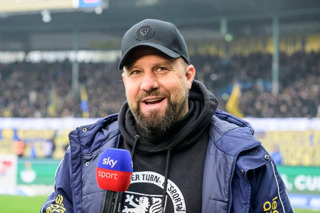 In the picture, from left: Heiner Backhaus (BTSV, Trainer), GER, Braunschweig, Eintracht Braunschweig gegen Karlsruher SC, 2. Bundesliga, soccer, DFB, 2025 2026 season, Eintracht Stadion, match day, DFB DFL REGULATIONS PROHIBIT ANY USE OF PHOTOGRAPHS AS IMAGE SEQUENCES AND OR QUASI-VIDEO, 31.01.2026,