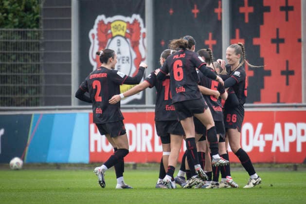 Frauen Fußball-Bundesliga; Bayer 04 Leverkusen - 1. FC Nürnberg, 31.01.2026 Torjubel: Vanessa Fudalla (Bayer 04 Leverkusen, 21) trifft zum 1:0; Bayer 04 Leverkusen - 1. FC Nürnberg an Spieltag 16 der Google Pixel Frauen-Bundesliga am 31.01.2026 im Ulrich-Haberland-Stadion in Leverkusen (Nordrhein-Westfalen). DFL REGULATIONS PROHIBIT ANY USE OF PHOTOGRAPHS AS IMAGE SEQUENCES AND OR QUASI-VIDEO. Copyright: xBEAUTIFULxSPORTS AxelxKohringx