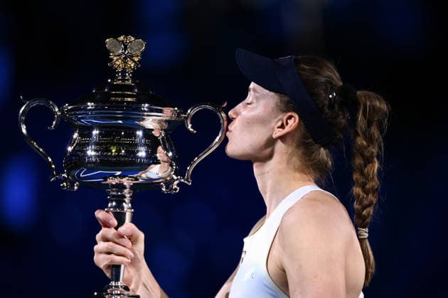 TENNIS AUSTRALIAN OPEN, Elena Rybakina of Kazakhstan poses for photographs with the Daphne Akhurst Memorial Cup after winning the women™s singles final against Aryna Sabalenka of Belarus on day 14 of the 2026 Australian Open tennis tournament at Melbourne Park in Melbourne, Saturday, January 31, 2026. ( NO ARCHIVING MELBOURNE VICTORIA AUSTRALIA  Copyright: xJOELxCARRETTx 20260131156975751960