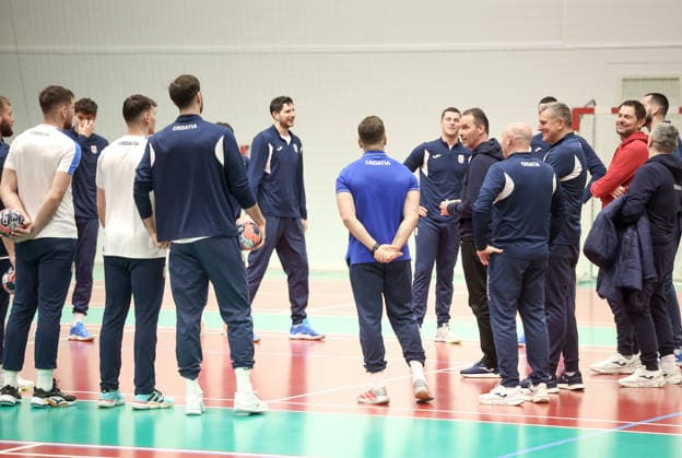 Croatia training: Men s EHF EURO Head Coach of Croatia Dagur Sigurdsson speak with players during training session at Sportscenter on January 31, 2026. in Herning, Denmark.  SanjinxStrukic PIXSELL