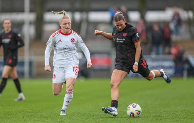 GER, Leverkusen, Bayer Leverkusen vs 1. FC Nürnberg, Google Pixel Frauen Bundesliga, Fussball, DFB, Spielzeit 2025 2026, Ulrich-Haberland-Stadion, 16. Spieltag im Bild v.l.: Franziska Mai (1. FC Nürnberg Frauen 18), Julia Mickenhagen (Bayer Leverkusen 18) DFB DFL REGULATIONS PROHIBIT ANY USE OF PHOTOGRAPHS AS IMAGE SEQUENCES AND OR QUASI-VIDEO, 31.01.2026 Copyright: HMBxMedia HendrikxHamelau