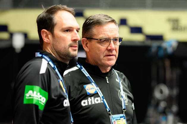 Herning: Handball EM 2026 - Media Day - Deutschland Teammanager Benjamin Chatton (Deutschland), Trainer Alfred Gislason (Deutschland) Herning Jyske Bank Boxen Daenemark
