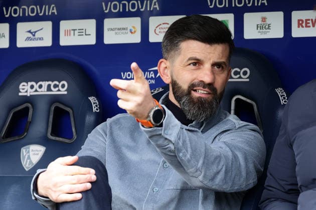 Bochum, Germany, 31.01.26, Miron Muslic Cheftrainer (FC Schalke 04) während des Spiels der 2. Bundesliga zwischen VfL 1848 Bochum - FC Schalke 04 im Vonovia Ruhrstadion in Bochum. (Photo by Joachim Bywaletz) DFB DFL REGULATIONS PROHIBIT ANY USE OF PHOTOGRAPHS AS IMAGE SEQUENCES AND OR QUASI-VIDEO.