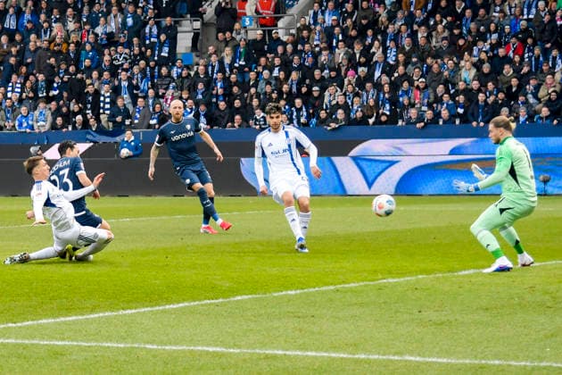 Koji Miyoshi (Bochum 23) erzielt das Tor zum 1:0 31.01.2026 Fussball VfL Bochum vs FC Schalke 04, Vonovia Ruhrstadion, Bochum, DFB DFL REGULATIONS PROHIBIT ANY USE OF PHOTOGRAPHS AS IMAGE SEQUENCES AND OR QUASI-VIDEO