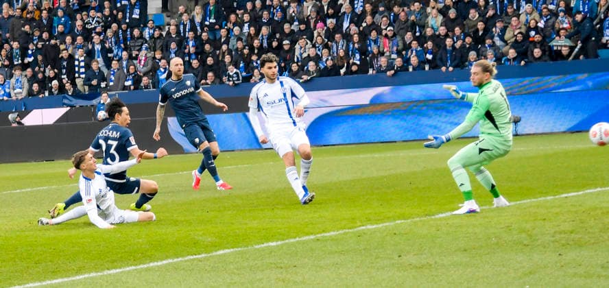 Koji Miyoshi (Bochum 23) erzielt das Tor zum 1:0 31.01.2026 Fussball VfL Bochum vs FC Schalke 04, Vonovia Ruhrstadion, Bochum, DFB DFL REGULATIONS PROHIBIT ANY USE OF PHOTOGRAPHS AS IMAGE SEQUENCES AND OR QUASI-VIDEO
