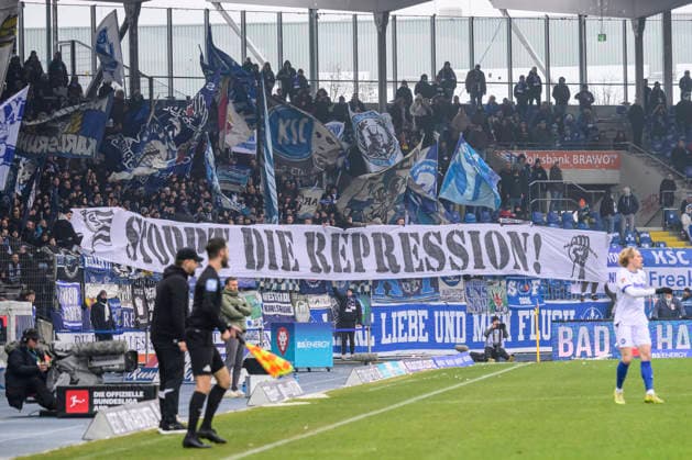 In the picture, from left: fan protest, banner, Stoppt die Repression, GER, Braunschweig, Eintracht Braunschweig gegen Karlsruher SC, 2. Bundesliga, soccer, DFB, 2025 2026 season, Eintracht Stadion, match day, DFB DFL REGULATIONS PROHIBIT ANY USE OF PHOTOGRAPHS AS IMAGE SEQUENCES AND OR QUASI-VIDEO, 31.01.2026,
