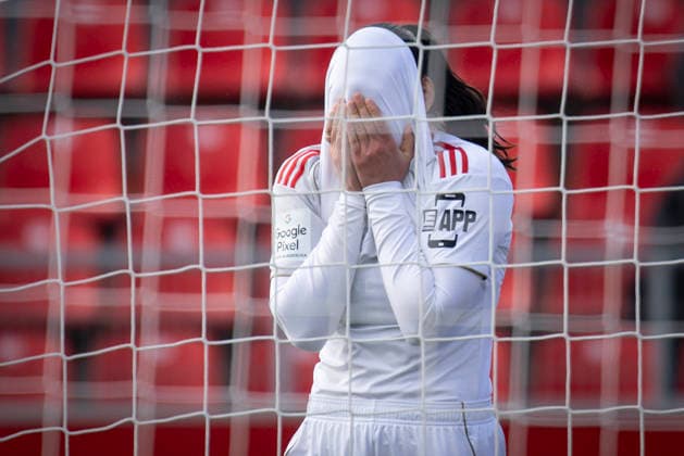 Frauen Fußball-Bundesliga; Bayer 04 Leverkusen - 1. FC Nürnberg, 31.01.2026 +n5+ trifft zum 2:0 ins eigene Tor und ärgert sich; Bayer 04 Leverkusen - 1. FC Nürnberg an Spieltag 16 der Google Pixel Frauen-Bundesliga am 31.01.2026 im Ulrich-Haberland-Stadion in Leverkusen (Nordrhein-Westfalen). DFL REGULATIONS PROHIBIT ANY USE OF PHOTOGRAPHS AS IMAGE SEQUENCES AND OR QUASI-VIDEO. Copyright: xBEAUTIFULxSPORTS AxelxKohringx