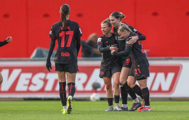 GER, Leverkusen, Bayer Leverkusen vs 1. FC Nürnberg, Google Pixel Frauen Bundesliga, Fussball, DFB, Spielzeit 2025 2026, Ulrich-Haberland-Stadion, 16. Spieltag im Bild: Tor, Jubel und Freude, Emotionen, Eigentor, Vanessa Fudalla (Bayer Leverkusen Frauen 21), 2:0 DFB DFL REGULATIONS PROHIBIT ANY USE OF PHOTOGRAPHS AS IMAGE SEQUENCES AND OR QUASI-VIDEO, 31.01.2026 Copyright: HMBxMedia HendrikxHamelau