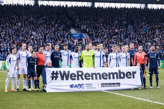 2. Fussball Bundesliga, VfL Bochum - FC Schalke 04; 31.01.2026 Gemeinsames Gruppenfoto von VfL Bochum und FC Schalke 04 vor dem Spiel WeRemember Nie Wieder 2. Fussball Bundesliga, VfL Bochum - FC Schalke 04, Bochum, VONONVIA Ruhrstadion, 31.01.2026 DFL REGULATIONS PROHIBIT ANY USE OF PHOTOGRAPHS AS IMAGE SEQUENCES AND OR QUASI-VIDEO.