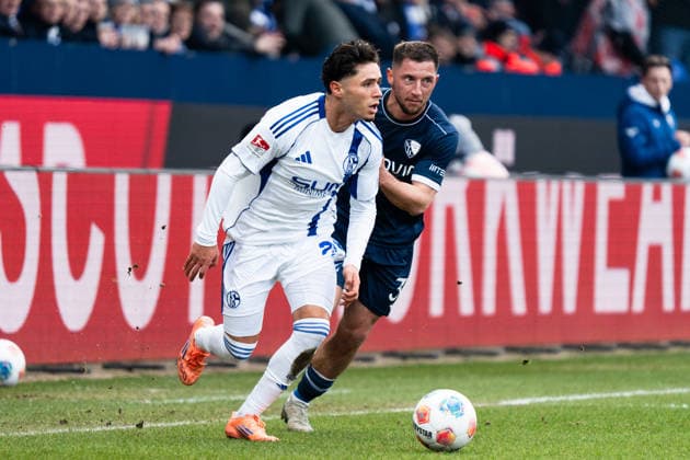 Deutschland: 2. Bundesliga 2025 26 VfL Bochum vs. FC Schalke 04 20. Spieltag Samstag, 31.01.2026 Vonovia Ruhrstadion (Nordrhein-Westfalen, Deutschland) Soufiane El-Faouzi (Schalke 04, 23) Maximilian Wittek (VfL Bochum, 32)