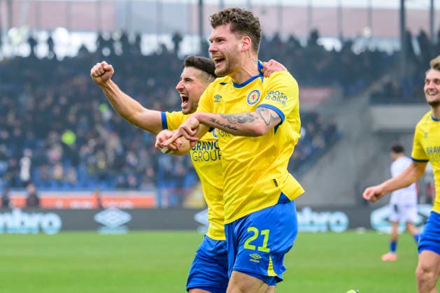 In the picture, from left: Kevin Ehlers (BTSV, 21), goal, 1:0, celebreting the goal, joy, jubilation, cheering, GER, Braunschweig, Eintracht Braunschweig gegen Karlsruher SC, 2. Bundesliga, soccer, DFB, 2025 2026 season, Eintracht Stadion, match day, DFB DFL REGULATIONS PROHIBIT ANY USE OF PHOTOGRAPHS AS IMAGE SEQUENCES AND OR QUASI-VIDEO, 31.01.2026,
