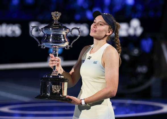 Siegerin Elena Rybakina mit Pokal, Trophäe, Sabalenka, Siegerehrung, Presentation Ladies Singles, Endspiel, Final, Australian Open 2026 Melbourne Park, Melbourne, Victoria, Australia.. Copyright: xJuergenxHasenkopfx