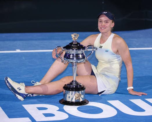 Siegerin Elena Rybakina mit Pokal, Trophäe, Sabalenka, Siegerehrung, Presentation Ladies Singles, Endspiel, Final, Australian Open 2026 Melbourne Park, Melbourne, Victoria, Australia.. Copyright: xJuergenxHasenkopfx