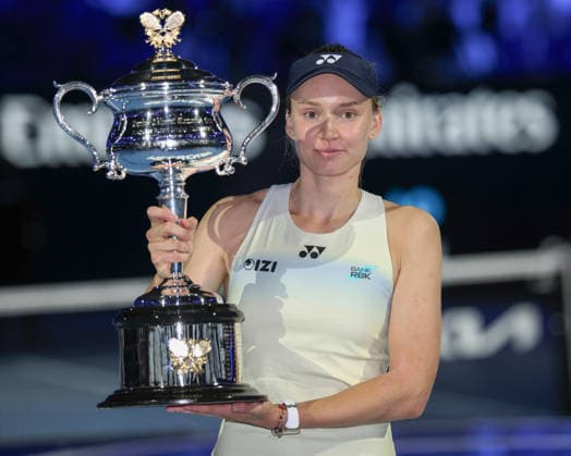 Siegerin Elena Rybakina mit Pokal, Trophäe, Sabalenka, Siegerehrung, Presentation Ladies Singles, Endspiel, Final, Australian Open 2026 Melbourne Park, Melbourne, Victoria, Australia.. Copyright: xJuergenxHasenkopfx