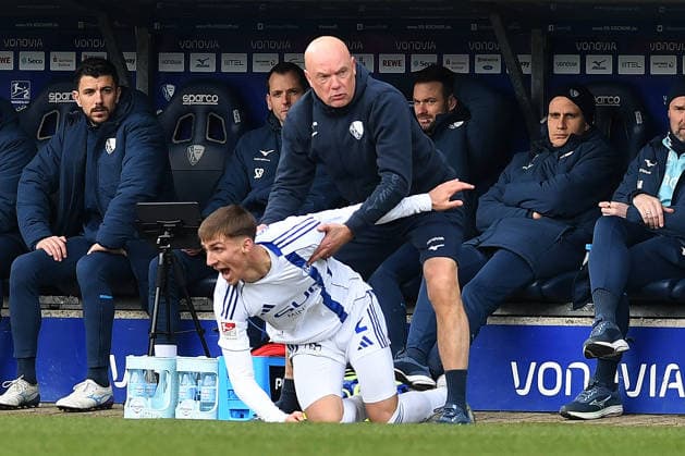 Felipe Sanchez (FC Schalke 04) und Trainer Uwe Rösler (VfL Bochum) gestikuliert, gestik waehrend des Spiels der 2. Bundesliga zwischen VfL Bochum und FC Schalke 04, Vonovia Ruhrstadion am 31. January 2026 in Bochum, Deutschland. (Foto von Ralf Treese DeFodi Images) +++ Felipe Sanchez (FC Schalke 04) und Trainer Uwe Rösler (VfL Bochum) gestures during the 2. Bundesliga match between VfL Bochum and FC Schalke 04 at Vonovia Ruhrstadion on January 31, 2026 in Bochum, Germany. (Photo by Ralf Treese DeFodi Images) (Photo by Ralf Treese DeFodi Images) -
