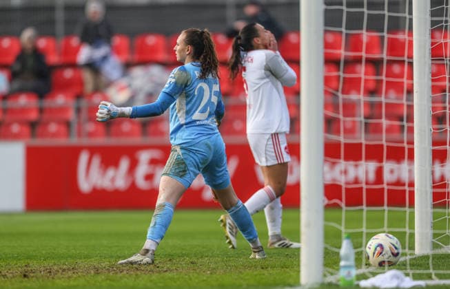 GER, Leverkusen, Bayer Leverkusen vs 1. FC Nürnberg, Google Pixel Frauen Bundesliga, Fussball, DFB, Spielzeit 2025 2026, Ulrich-Haberland-Stadion, 16. Spieltag im Bild v.l.: Lourdes Romero (1. FC Nürnberg Frauen 25) und Clara Fröhlich (1. FC Nürnberg Frauen 5) nach dem Eigentor, Frust, Emotionen DFB DFL REGULATIONS PROHIBIT ANY USE OF PHOTOGRAPHS AS IMAGE SEQUENCES AND OR QUASI-VIDEO, 31.01.2026 Copyright: HMBxMedia HendrikxHamelau