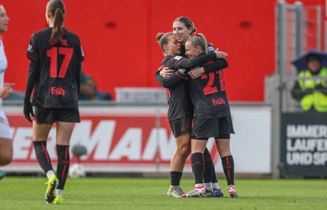 GER, Leverkusen, Bayer Leverkusen vs 1. FC Nürnberg, Google Pixel Frauen Bundesliga, Fussball, DFB, Spielzeit 2025 2026, Ulrich-Haberland-Stadion, 16. Spieltag im Bild: Tor, Jubel und Freude, Emotionen, Eigentor, Vanessa Fudalla (Bayer Leverkusen Frauen 21), 2:0 DFB DFL REGULATIONS PROHIBIT ANY USE OF PHOTOGRAPHS AS IMAGE SEQUENCES AND OR QUASI-VIDEO, 31.01.2026 Copyright: HMBxMedia HendrikxHamelau