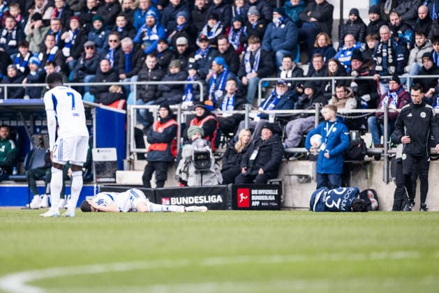 2. Fussball Bundesliga, VfL Bochum - FC Schalke 04; 31.01.2026 Felipe Sanchez (FC Schalke 04, 2) und Koji Miyoshi (VfL Bochum, 23) müssen behandelt werden 2. Fussball Bundesliga, VfL Bochum - FC Schalke 04, Bochum, VONONVIA Ruhrstadion, 31.01.2026 DFL REGULATIONS PROHIBIT ANY USE OF PHOTOGRAPHS AS IMAGE SEQUENCES AND OR QUASI-VIDEO.