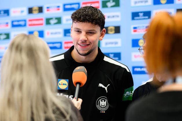 Herning: Handball EM 2026 - Media Day - Deutschland Marko Grgic (Deutschland) im ZDF Interview Herning Jyske Bank Boxen Daenemark