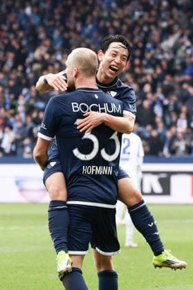 Bochum, Germany, 31.01.26, Philipp Hofmann (VfL Bochum) jubelt nach seinem Tor zum 2:0 mit Koji Miyoshi (VfL Bochum) während des Spiels der 2. Bundesliga zwischen VfL 1848 Bochum - FC Schalke 04 im Vonovia Ruhrstadion in Bochum. (Photo by Joachim Bywaletz) DFB DFL REGULATIONS PROHIBIT ANY USE OF PHOTOGRAPHS AS IMAGE SEQUENCES AND OR QUASI-VIDEO.