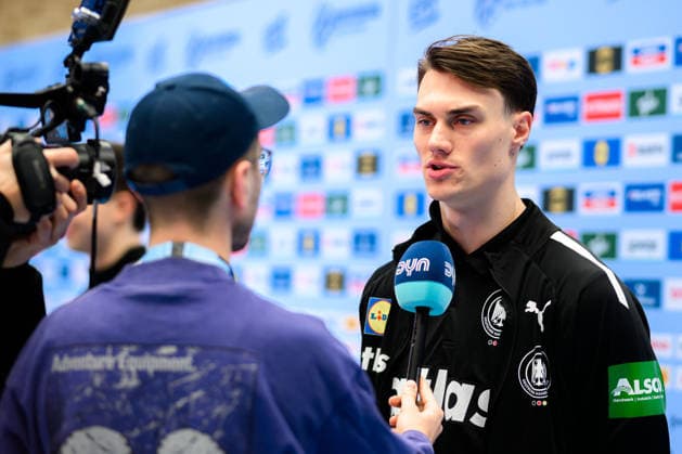 Herning: Handball EM 2026 - Media Day - Deutschland Miro Schluroff (Deutschland) im DYN Interview Herning Jyske Bank Boxen Daenemark