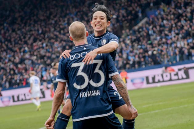 Philipp Hofmann (Bochum 33) jubelt nach dem Tor zum 2:0 mit Koji Miyoshi (Bochum 23) 31.01.2026 Fussball VfL Bochum vs FC Schalke 04, Vonovia Ruhrstadion, Bochum, DFB DFL REGULATIONS PROHIBIT ANY USE OF PHOTOGRAPHS AS IMAGE SEQUENCES AND OR QUASI-VIDEO