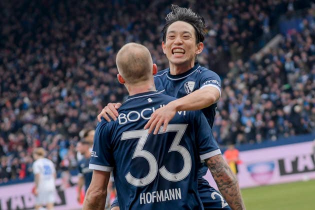 Philipp Hofmann (Bochum 33) jubelt nach dem Tor zum 2:0 mit Koji Miyoshi (Bochum 23) 31.01.2026 Fussball VfL Bochum vs FC Schalke 04, Vonovia Ruhrstadion, Bochum, DFB DFL REGULATIONS PROHIBIT ANY USE OF PHOTOGRAPHS AS IMAGE SEQUENCES AND OR QUASI-VIDEO