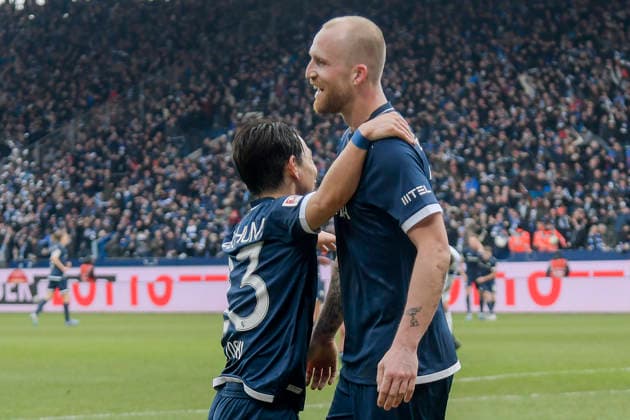 Philipp Hofmann (Bochum 33) jubelt nach dem Tor zum 2:0 mit Koji Miyoshi (Bochum 23) 31.01.2026 Fussball VfL Bochum vs FC Schalke 04, Vonovia Ruhrstadion, Bochum, DFB DFL REGULATIONS PROHIBIT ANY USE OF PHOTOGRAPHS AS IMAGE SEQUENCES AND OR QUASI-VIDEO