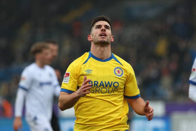 Braunschweig vs. Karlsruhe, 2. BL Braunschweig, 31.01.2026, Fußball, Herren, 2. BL, Saison 2025 2026, Eintracht Braunschweig vs. Karlsruher SC: Robin Heußer (Eintracht Braunschweig) (DFL DFB REGULATIONS PROHIBIT ANY USE OF PHOTOGRAPHS as IMAGE SEQUENCES and or QUASI-VIDEO) Stadion an der Hamburger Straße Niedersachsen Deutschland