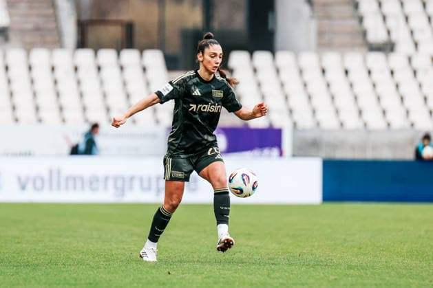 Google Pixel Frauen-Bundesliga: SGS Essen- 1.FC Union Berlin; 31.01.2026 Amber Tysiak (1.FC Union Berlin, 26) am Ball Google Pixel Frauen-Bundesliga: SGS Essen- 1.FC Union Berlin: Essen, Stadion an der Hafenstraße ;31.01.2025 DFB REGULATIONS PROHIBIT ANY USE OF PHOTOGRAPHS AS IMAGE SEQUENCES AND OR QUASI-VIDEO. Copyright: xBEAUTIFULxSPORTS Freisenx