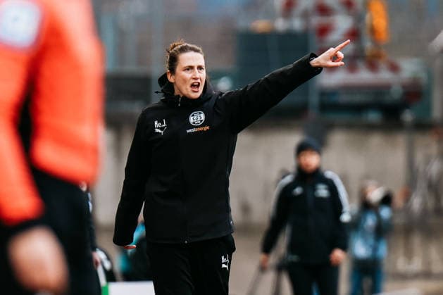 Google Pixel Frauen-Bundesliga: SGS Essen- 1.FC Union Berlin; 31.01.2026 Heleen Jaques (SGS Essen, Trainerin) Google Pixel Frauen-Bundesliga: SGS Essen- 1.FC Union Berlin: Essen, Stadion an der Hafenstraße ;31.01.2025 DFB REGULATIONS PROHIBIT ANY USE OF PHOTOGRAPHS AS IMAGE SEQUENCES AND OR QUASI-VIDEO. Copyright: xBEAUTIFULxSPORTS Freisenx