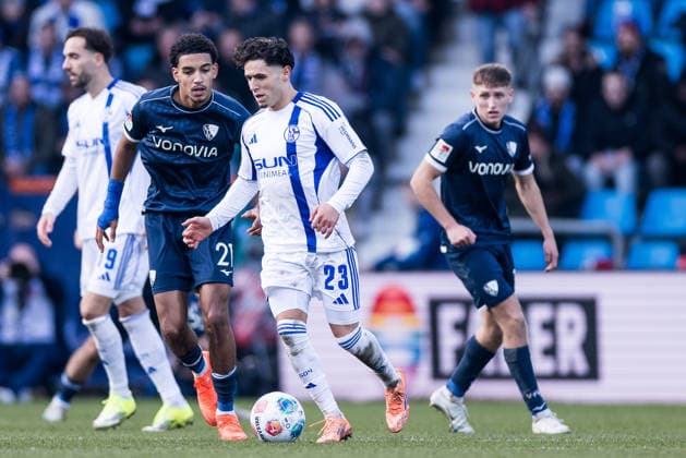 2. Fussball Bundesliga, VfL Bochum - FC Schalke 04; 31.01.2026 Zweikampf Francis Onyeka (VfL Bochum, 21), Soufiane El-Faouzi (Schalke 04, 23) 2. Fussball Bundesliga, VfL Bochum - FC Schalke 04, Bochum, VONONVIA Ruhrstadion, 31.01.2026 DFL REGULATIONS PROHIBIT ANY USE OF PHOTOGRAPHS AS IMAGE SEQUENCES AND OR QUASI-VIDEO.
