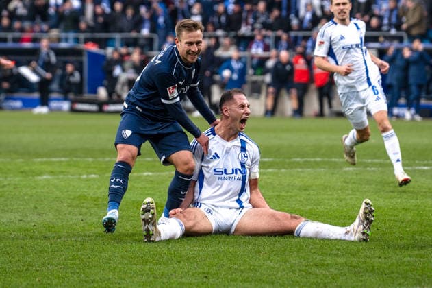 Deutschland: 2. Bundesliga 2025 26 VfL Bochum vs. FC Schalke 04 20. Spieltag Samstag, 31.01.2026 Vonovia Ruhrstadion (Nordrhein-Westfalen, Deutschland) Nikola Katic (Schalke 04, 25) Felix Passlack (VfL Bochum, 15)